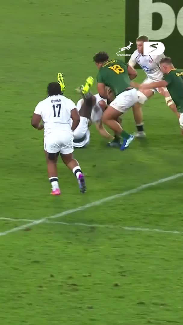 🙆‍♂️ "ZECHARIAH!!" The isiXhosa commentators loved Zach Porthen's massive bump 😂💥 #SSRugby | #NationsChampionship