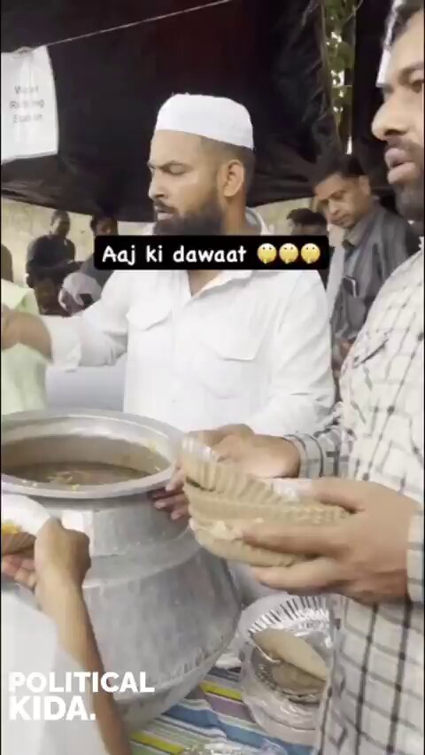 मोहम्मद जुनैद ने बीते चार दिनों में CJP के प्रोटेस्ट रुपी पिकनिक पर जो खर्च किया है उसका ब्योरा इस प्रकार है: बिरयानी: ₹20 लाख ब्रेकफ़ास्ट: ₹36 लाख (दोनों सेशन मिलाकर) लंच: ₹28 लाख डिनर: ₹36 लाख डेज़र्ट: ₹20 लाख टोटल हुआ 1.40 करोड बस मुझे ये समझ में नहीं आ रहा कि मोहम्मद जुनैद जिसकी मोबाइल रिपेयर की दुकान है वह इतने पैसे कहां से ला रहा है
