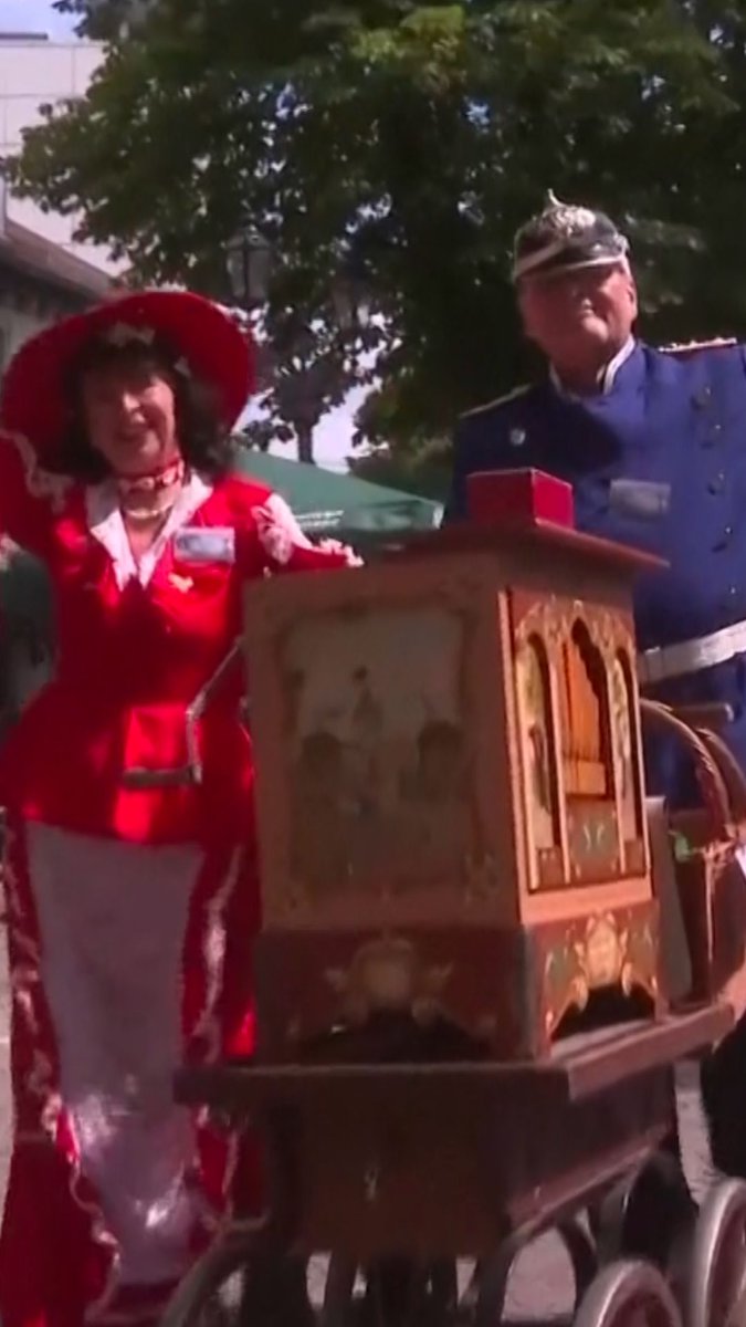 Berlin was alive with music and dancing on Saturday as the German capital hosted the International Barrel Organ Festival. The 45th edition of the festival brought songs and nostalgia to Berlin with around 150 barrel organ players from 15 countries gathered for the event.