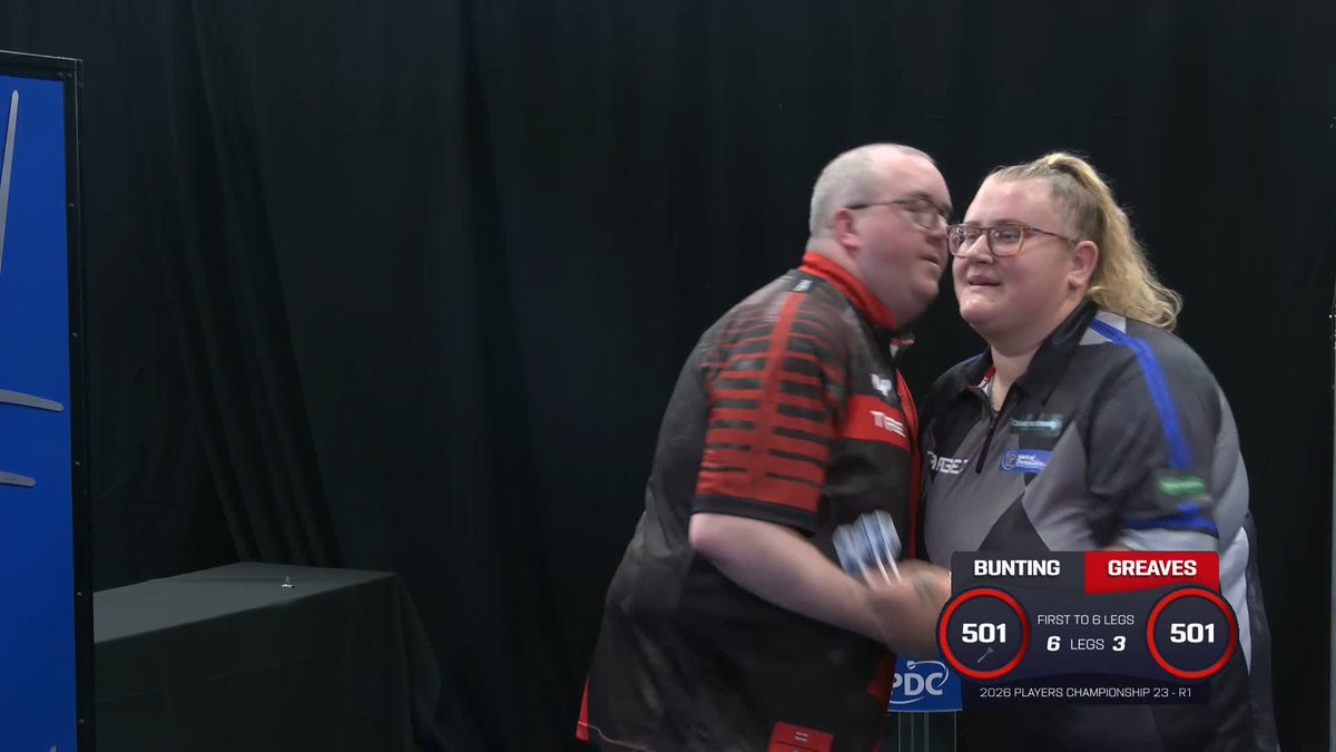 BUNTING BEATS GREAVES! Stephen Bunting kicks off his #PC23 campaign with a brilliant victory over Beau Greaves, as The Bullet beats Beau and Arrow 6-3! 📺 #PC23