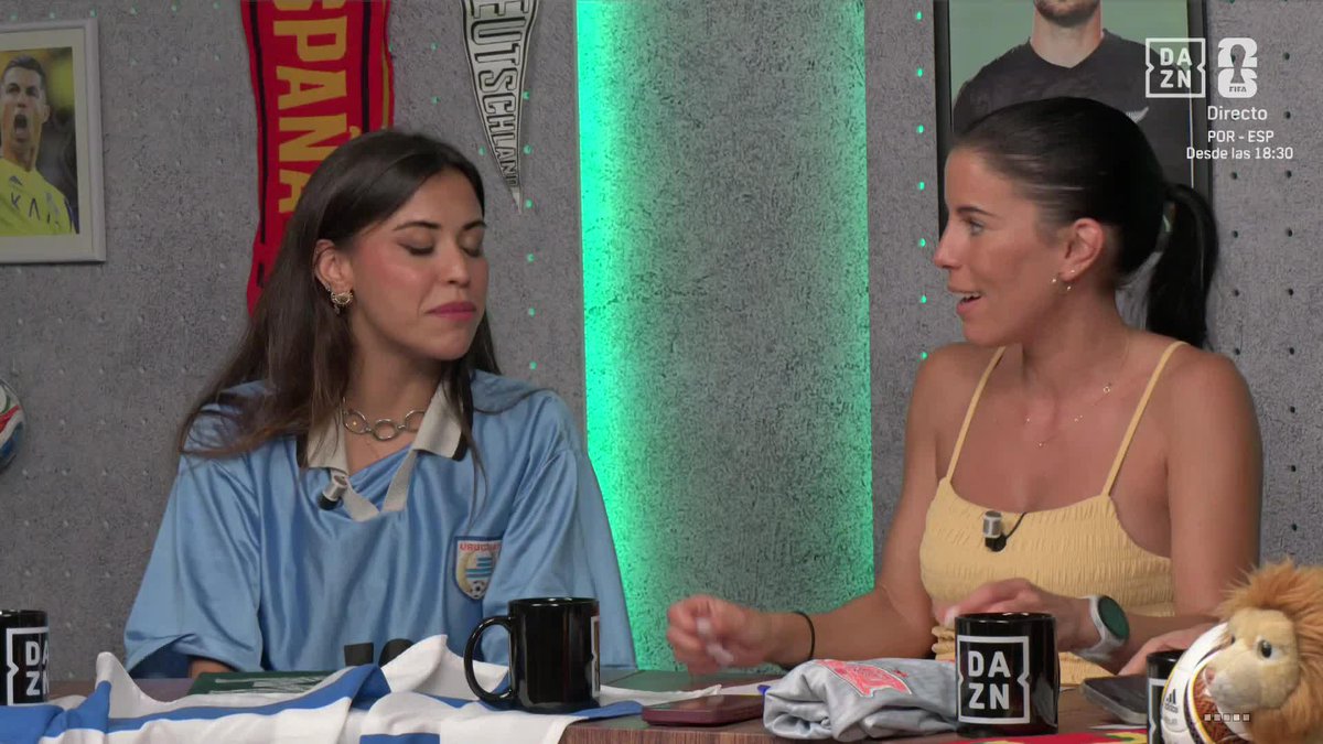 🇺🇾 ¡LA LOCURA CHARRÚA! 🏆 Belu 🌙 apenas ve fútbol pero cada cuatro años se vuelve LOCA por la Celeste 🤩 #DAZNMundial #LADAZONETA