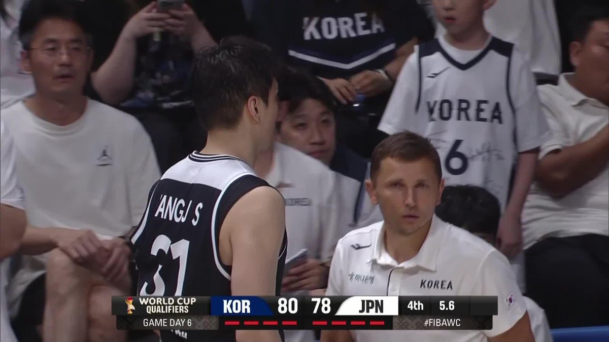 試合終了。 81対79 日本勝利ならず フリースロー外したホーキンソンに文句なんて言えません。 ホーキンソンは30得点、12REB 渡邊雄太は18得点、11REB 共にダブルダブル達成。 プレータイムは2人とも約35分 この試合展開では2人の替えが効かないので、負担が大きすぎるのが日本の課題。 TOも17は多すぎた。 あとは何より笛がね…アウェーの洗礼受け たかなぁと感じました。 ただ中国に勝ってグループ首位で次のWindowsにつなげたので、結果は残しました! しかし、悔しい! 8月の試合は絶対勝とう!🔥🇯🇵
