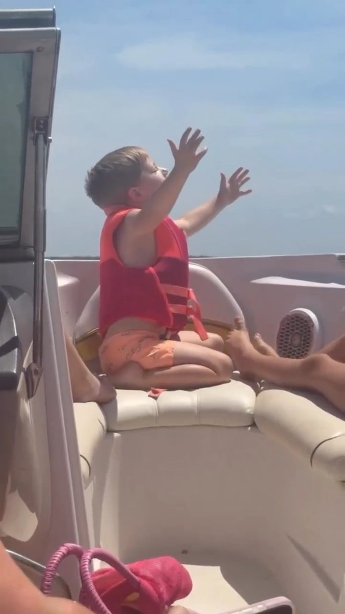 A child openly praising Jesus is inspiring viewers, with many praising the parents for raising their child in faith.