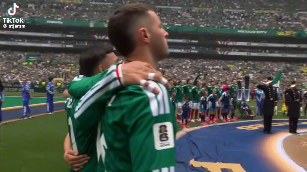 Y esa fue la noche más linda del mundo Aunque nos durará tan solo un segundo Mas no me arrepiento porque aquel momento LO LLEVO GRABADO EN MI PENSAMIENTO 💚🤍❤️