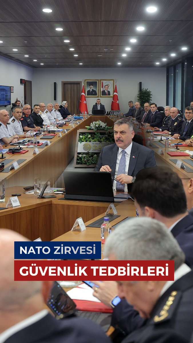Ankara’da yarın başlayacak ve 2 gün sürecek olan 36. NATO Devlet ve Hükumet Başkanları Zirvesi öncesinde güvenlik hazırlıklarımızı ve alınan tedbirleri değerlendirdik. Böylesine çetin bir küresel ortamda ülkemizin devlet ve hükümet başkanlarını aynı masa etrafında buluşturabilmesi, uluslararası diplomasinin en önemli toplantılarından birine ev sahipliği yapması tarihî bir başarıdır. Bu başarı; Muhterem Cumhurbaşkanımız Recep Tayyip Erdoğan’ın güçlü liderliğinin, barışı ve diplomasiyi önceleyen kararlı iradesinin, Türkiye’nin uluslararası alanda kazandığı itibarın ve devletimizin yüksek kurumsal kapasitesinin bir neticesidir. Bizlere düşen görev; bu büyük başarıya güvenlik boyutuyla en güçlü katkıyı sunmaktır. Havalimanlarından zirve alanlarına, konaklama noktalarından intikal güzergahlarına, siber güvenlikten muhtemel toplumsal olay risklerine kadar bütün başlıkları aynı hassasiyetle ele aldık. Emniyetimiz ve Jandarmamız başta olmak üzere ilgili tüm kurumlarımızla tam bir koordinasyon içerisinde, Türkiye’ye yakışan güvenlik düzeni için görev başında olacağız. Rabbim gayretimizi bereketli, tedbirlerimizi isabetli, vazifemizi muvaffak eylesin.