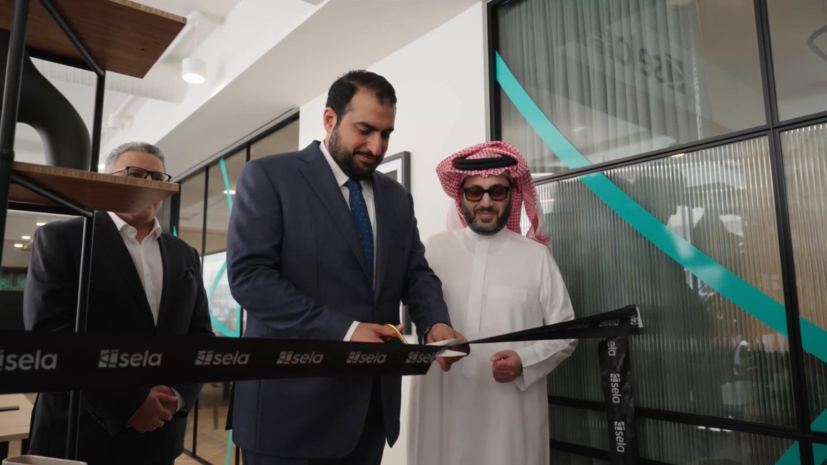 افتتح صاحب السمو الملكي الأمير عبدالله بن خالد بن سلطان بن عبدالعزيز، سفير خادم الحرمين الشريفين لدى المملكة المتحدة، المقر الدولي لشركة #صلة في لندن، برفقة معالي المستشار تركي آل الشيخ رئيس مجلس إدارة الهيئة العامة للترفيه، في خطوة تعكس تنامي الحضور السعودي عالميًا في قطاعات الرياضة والترفيه والفعاليات بشكل عام. #MBC1 TURKI ALALSHIKH