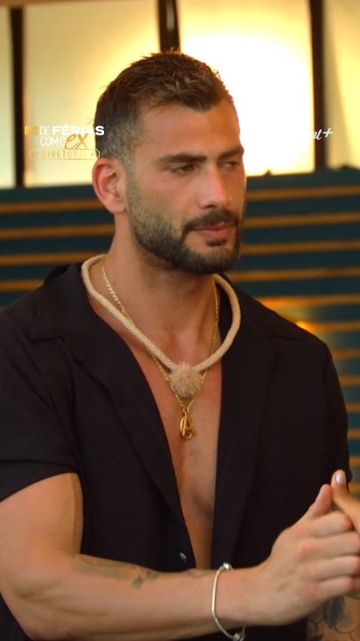 é agora que essa Diretoria vai FERVER 😈🔥 Assista aos episódios de #DeFériasDiretoria no Paramount+ Brasil
