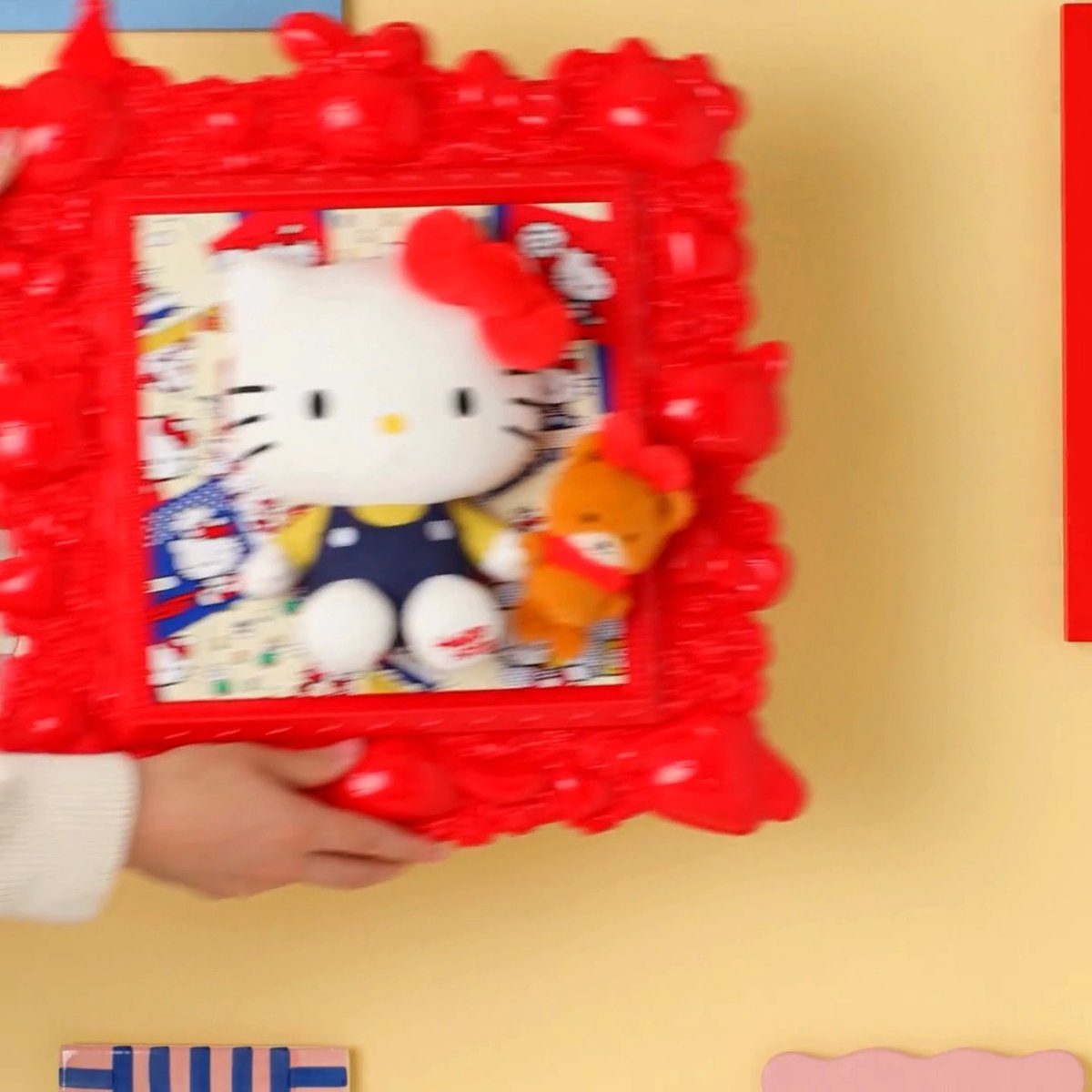 Frame-worthy 🎀💖 The Jazwares Ultra Premiere Hello Kitty Frame is available now!