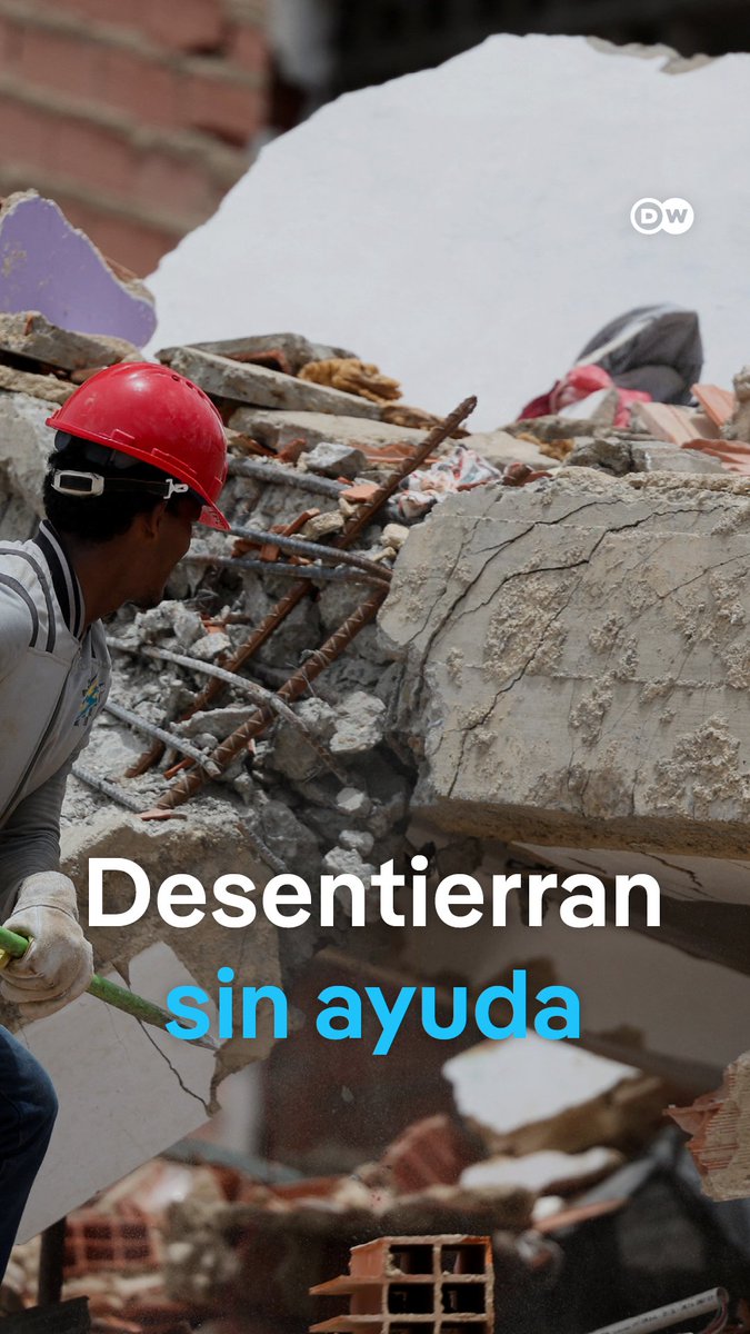 Un padre encuentra y saca de los escombros el cuerpo de su hija sin ayuda estatal en Venezuela También su esposa y sus otras dos hijas, de 20 y 15 años murieron a causa de los sismos que golpearon Venezuela el 24 de junio.