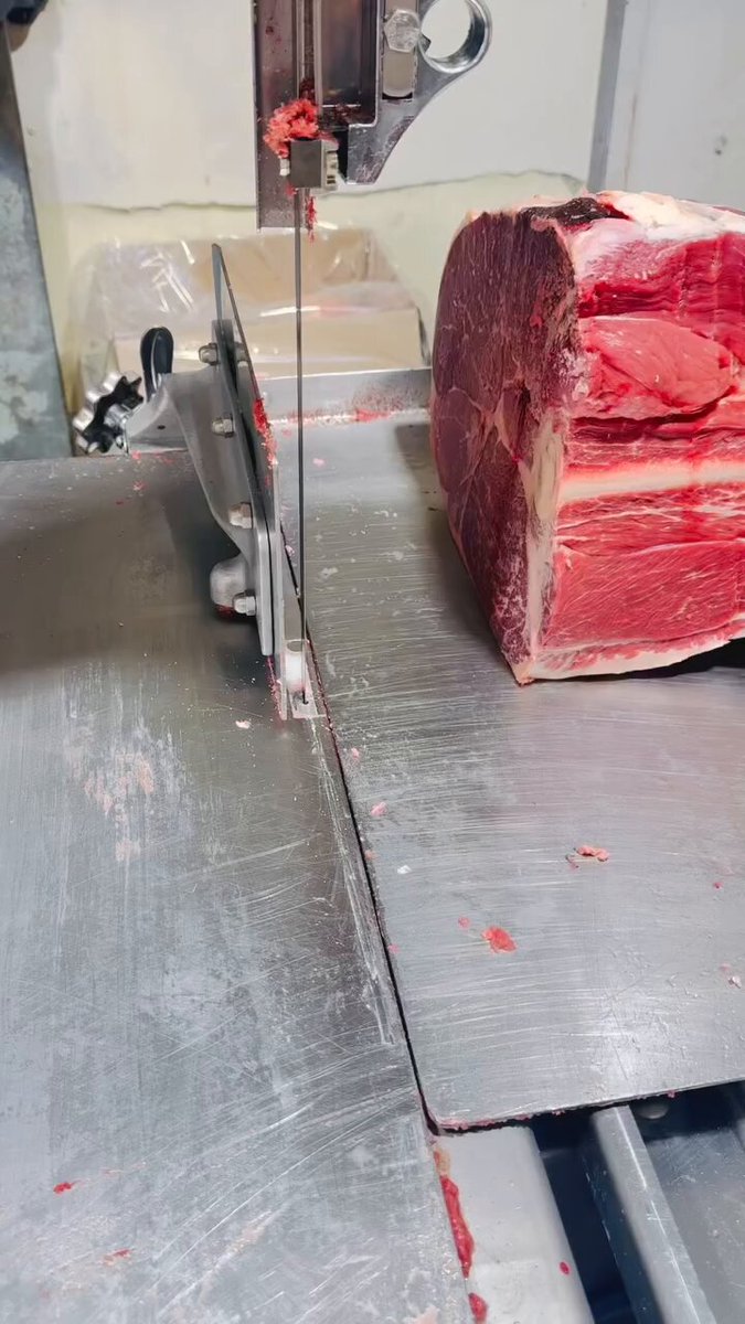 This meat cutting is extraordinary