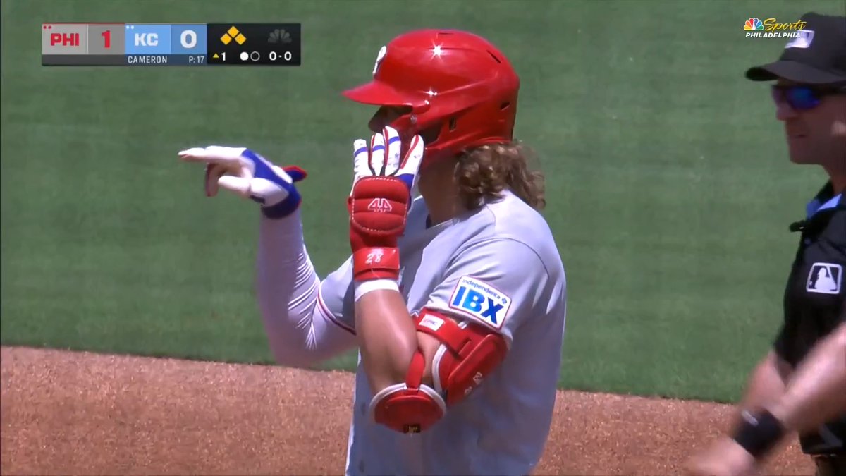 RB(ohm)I double 💪 Phils up 1-0
