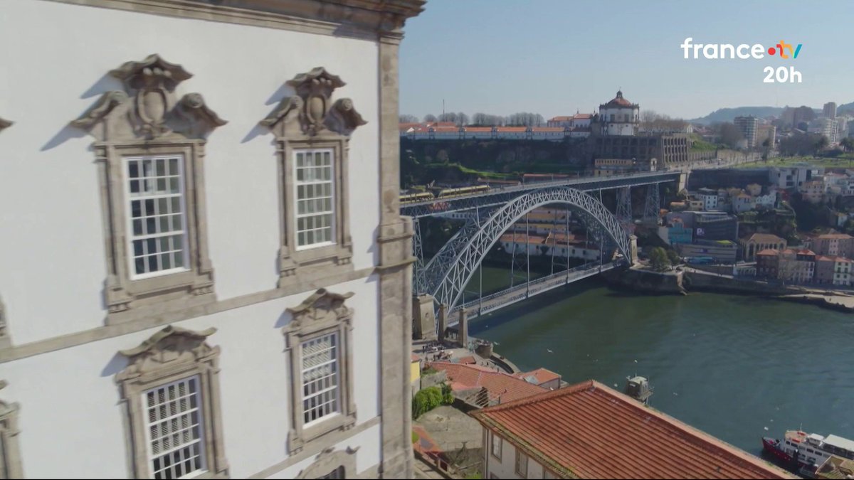 🇵🇹🇫🇷 Le Portugal est une des destinations préférées des Français. Beaucoup se sont installés dans ce pays ces dix dernières années. Pourquoi attire-t-il autant ? Est-ce la douceur de vivre ou les avantages fiscaux ? #JT20h