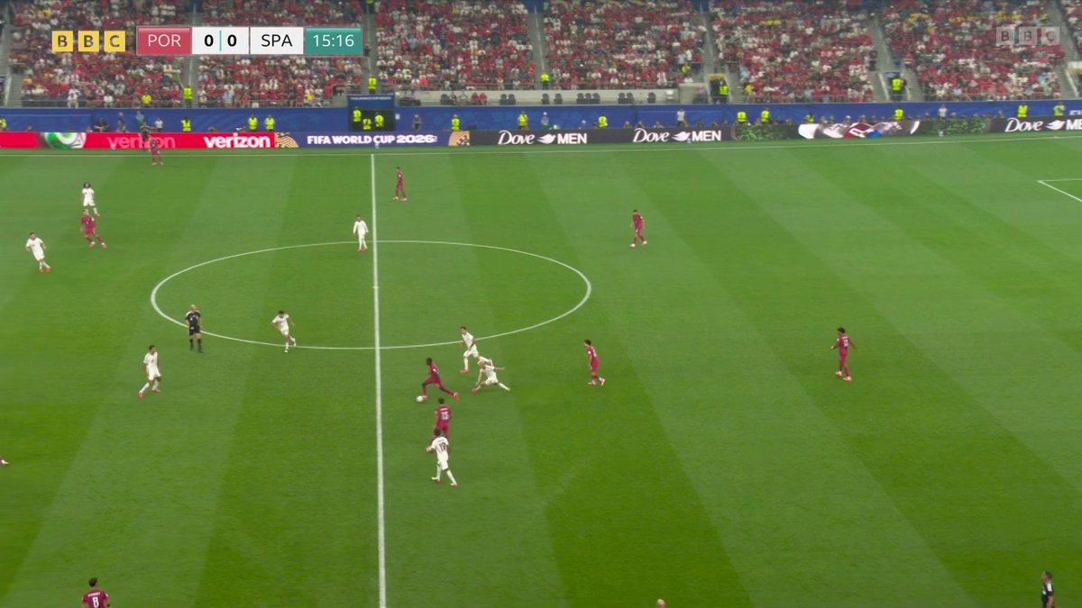 Sensational goalkeeping from Diogo Costa! 🤩 Portugal's goalkeeper keeps Spain out with two brilliant saves in quick succession.