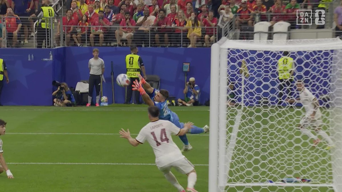 SAN UNAI SIMÓN, PATRÓN DE LOS IMBATIBLES 🙏 #DAZNMundial