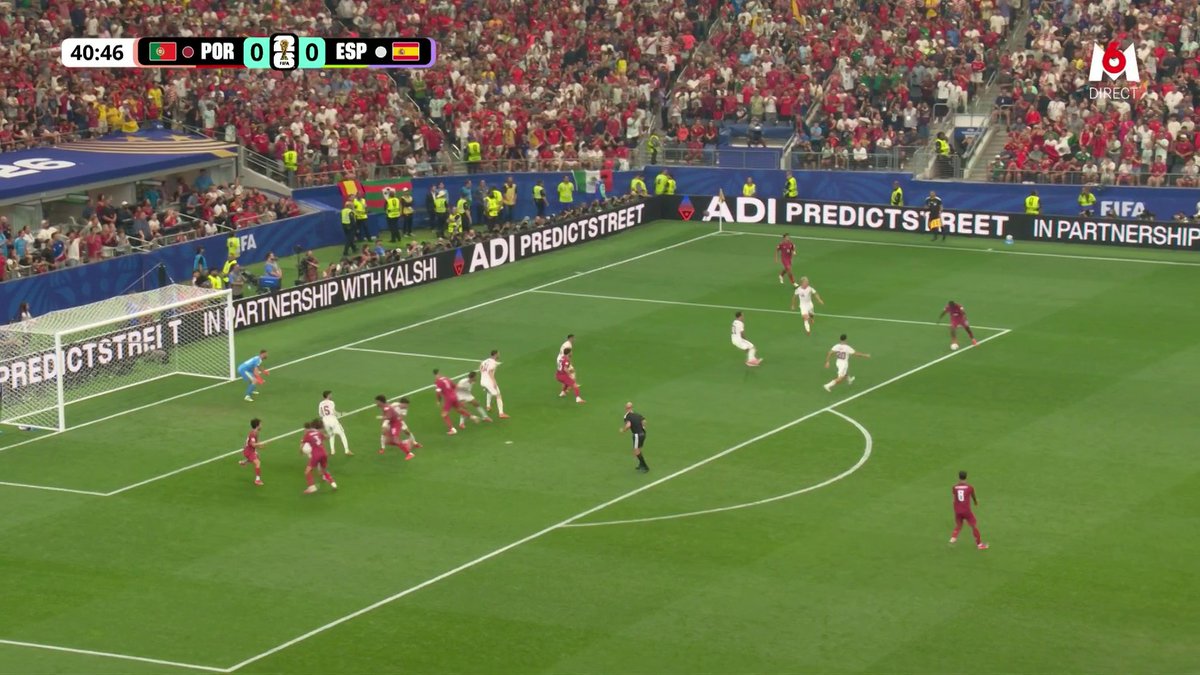 Quelle frappe de Nuno Mendes ! 😱💥 Le latéral portugais déclenche une énorme frappe qui vient s'écraser sur la barre transversale. Suivez la Coupe du Monde de la FIFA 2026™ sur M6 et M6+ #CDM2026 #FIFAWorldCup #PORESP