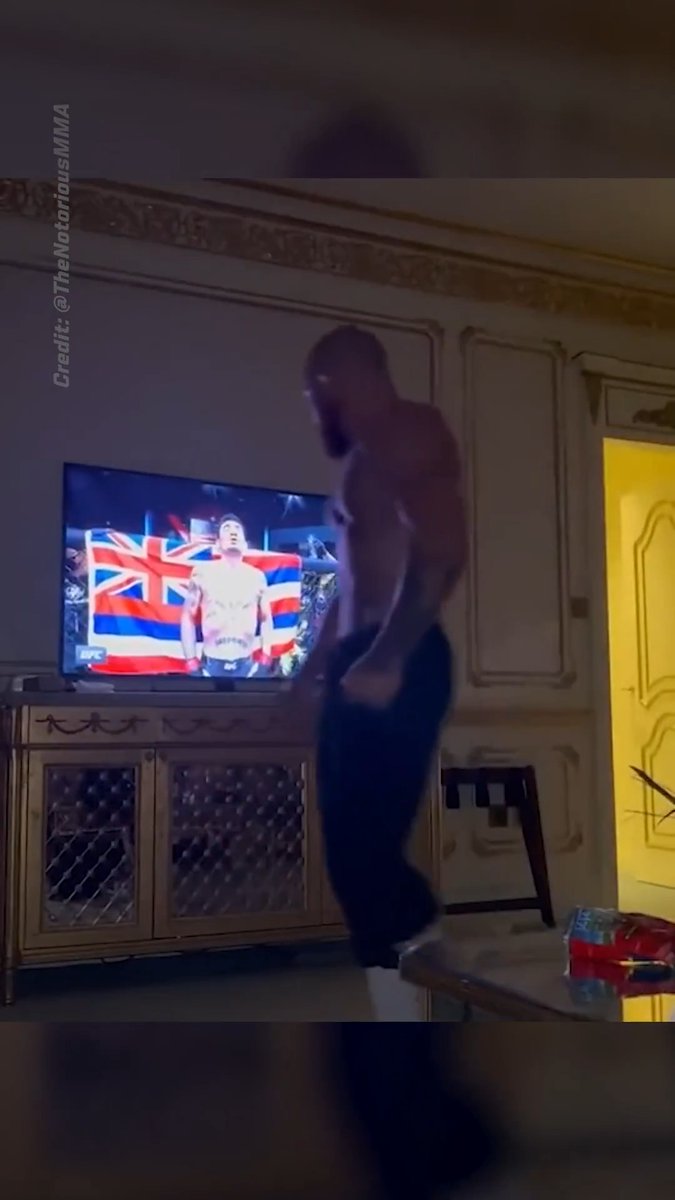 POV: All of us on Saturday night 👀 📺 🇮🇪 #UFC329 Not the first time Conor McGregor has sized up Max Holloway 🤣