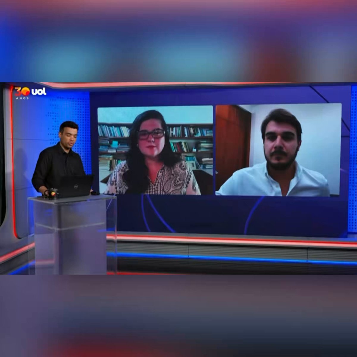 Impressionante a imprensa relativizando um gesto obsceno feito por um presidente da república. A comentarista diz que “é muito ruim para a democracia ficar discutindo quem deu dedo do meio…” Se foi painho que deu o dedo do meio é “democrático”, se fosse o Bolsonaro seria um atentado ao pudor com prisão.