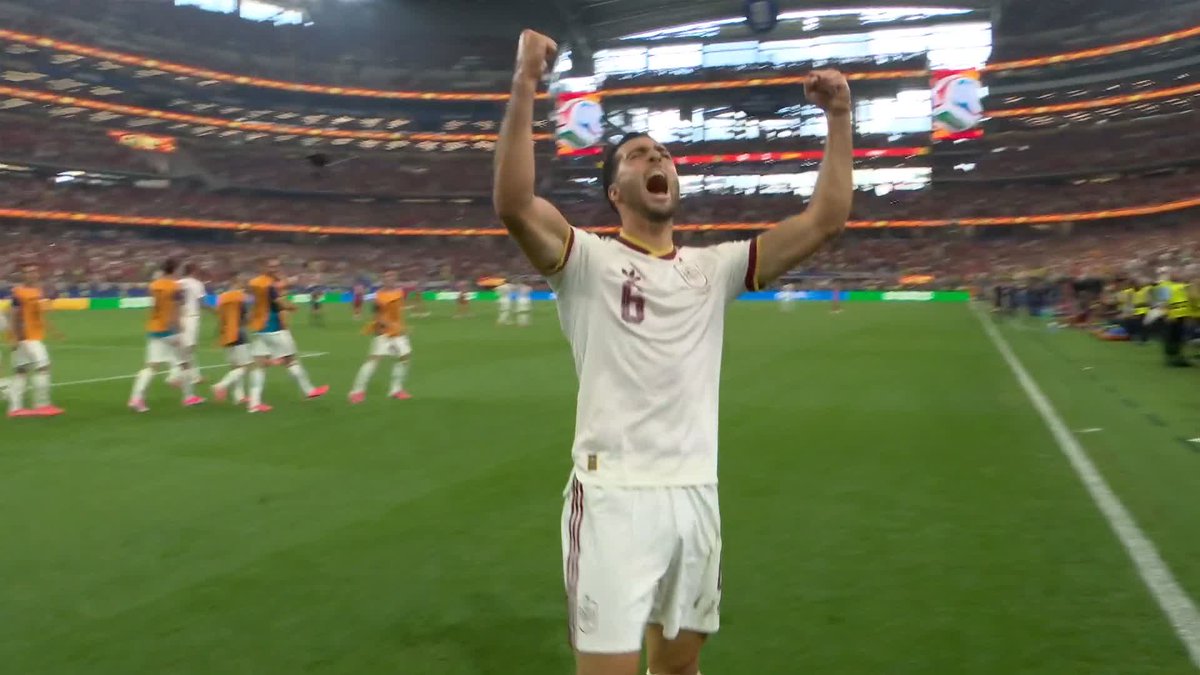 He's got a knack for scoring big goals! 🇪🇸 Mikel Merino is ICE COLD in Dallas and slots Spain into the quarter finals 🥶