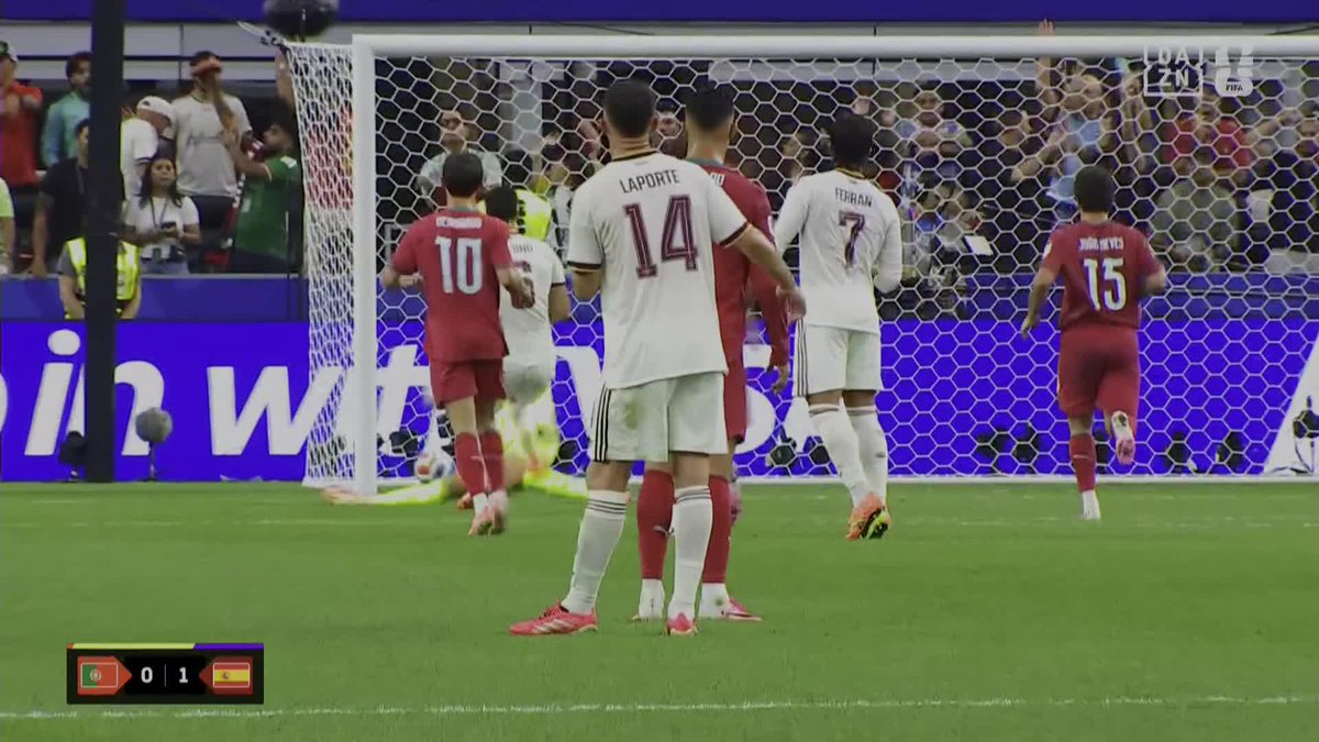 ¡A PIE DE CÉSPED! Así se vivió el gol de Mikel Merino por parte de los jugadores de la Selección Española 😍 #DAZNMundial