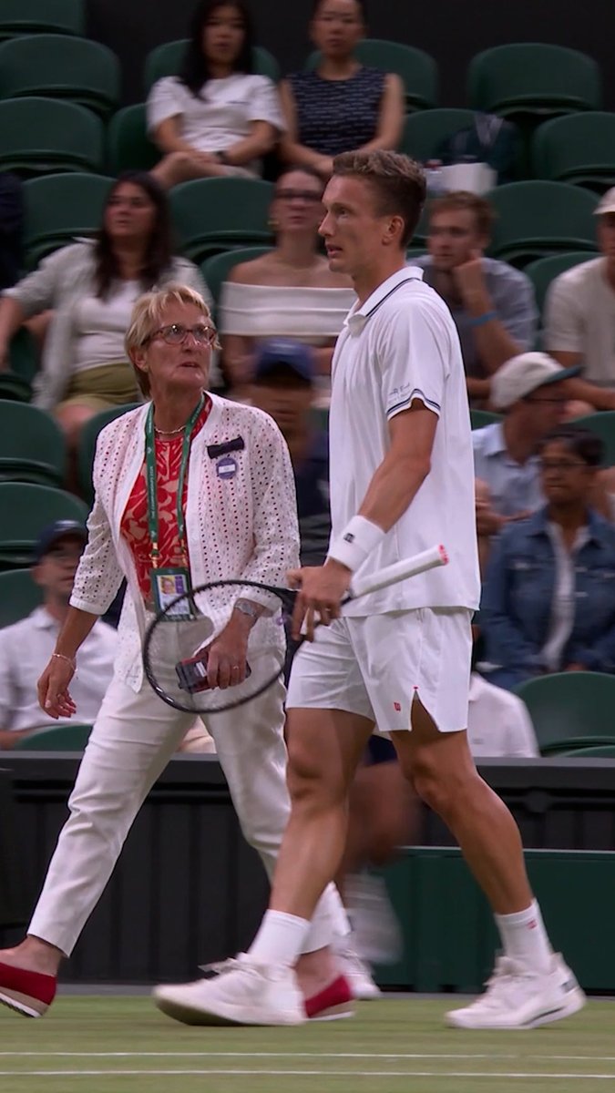 😴 El momento en el que se suspendió el partido entre Zverev vs. Lehecka por el toque de queda en Wimbledon.
