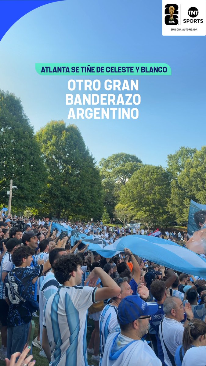 TREMENDO BANDERAZO EN ATLANTA 🇦🇷 🇦🇷 A poco para el partido de octavos de final de la Selección Argentina, Atlanta se tiñó de celeste y blanco con este tremendo banderazo. ¡Vamos, Argentina! #TNTSportsMundial