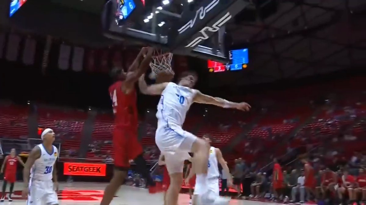 Asa flushes after a smooth out-of-bounds play 🛠️