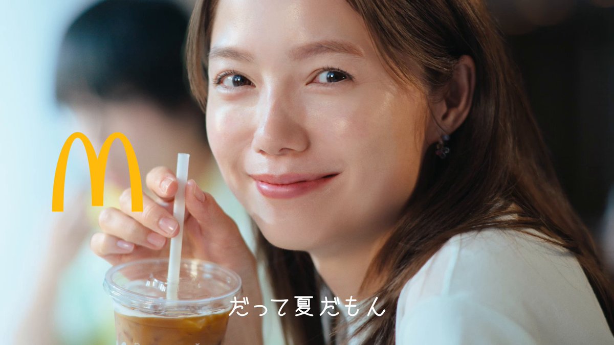 苦しくったって… 暑苦しくったって… マクドナルドに冷たいカフェラテあります。