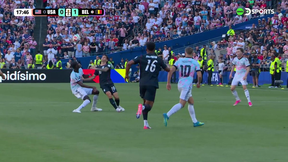 PREOCUPACIÓN EN BÉLGICA POR AMADOU ONANA 🇧🇪❌ Por esta acción, el mediocampista quedó sentido en su rodilla derecha y debió ser reemplazado. #MundialEnDSPORTS #FIFAWorldCup