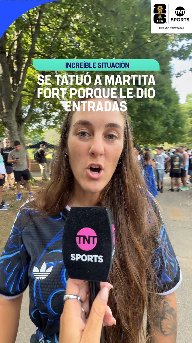 "ME CONSIGUIÓ ENTRADAS Y ME LA TATUÉ" 😲 Atención a esta fanática argentina que se TATUÓ el nombre de Martita Fort por haberle conseguido entradas ante Cabo Verde. #TNTSportsMundial