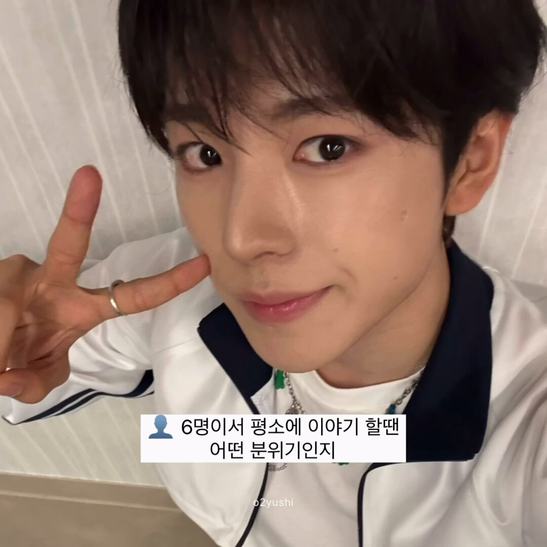 6명이서 평소에 어떤 이야기하냐고 물으니깐 ⭐️ 별로 말 안해요 개깜찍한 말투로 폭탄날려버리는거 ㅆㅋㅋㅋㅋㅋㅋㅋㅋㅋㅋㅋㅋ