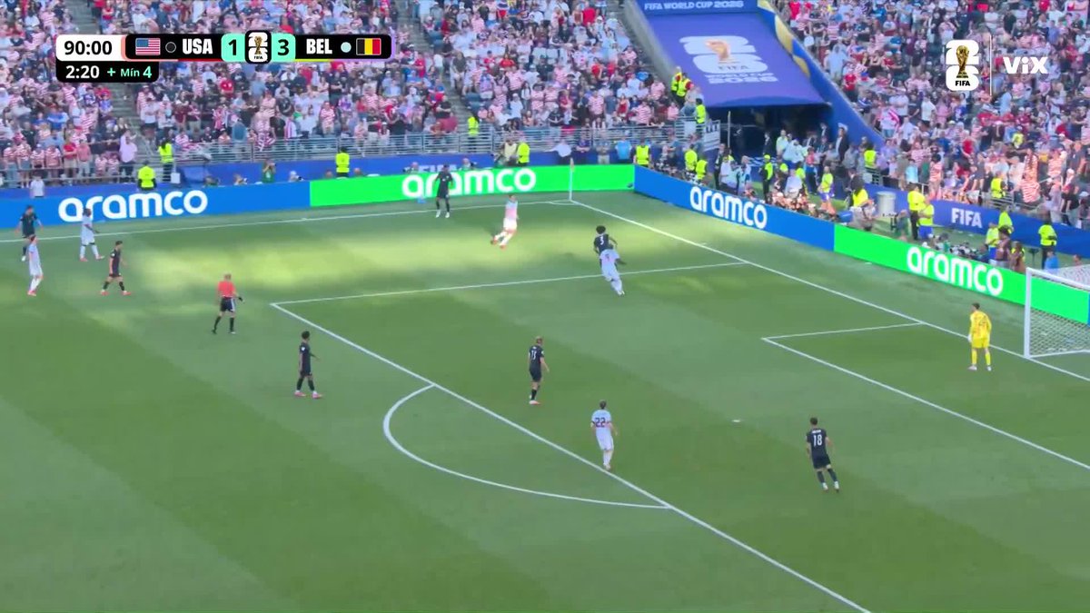 Romelu Lukaku metió el último gol de Bélgica para humillar a Estados Unidos y miren cómo lo festeja para burlarse la trampa de Donald Trump. Es un crack JAJAJAJAJA.