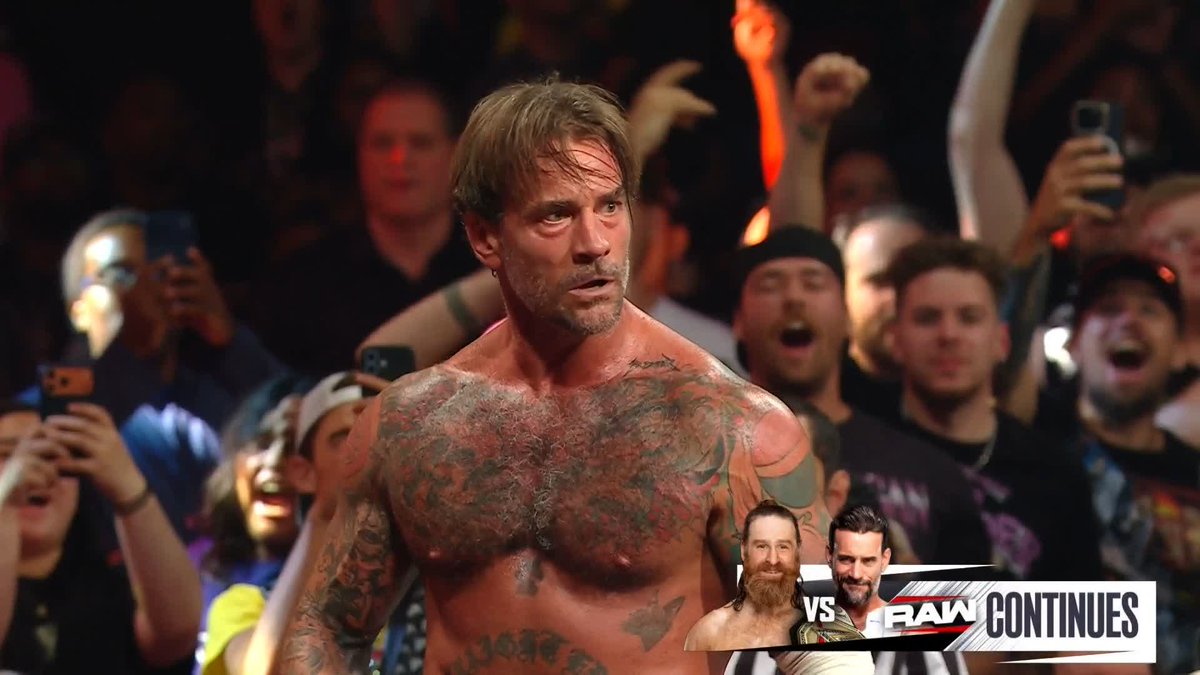 CM Punk is looking GOOD so far in this match!! 👏 Watch it LIVE RIGHT NOW on Netflix!!