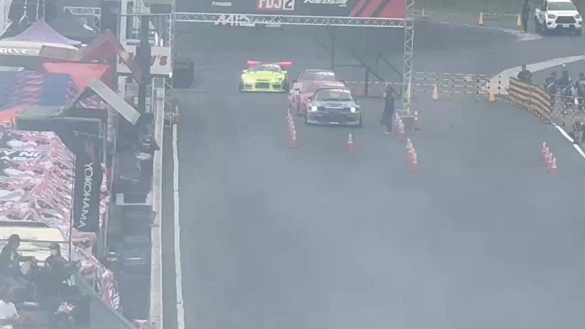 車がかっこいい🤤 エビスの大会ドライで走りたかったな〜！ 菅生戦はどんな天気になるんだか、、 僕は走りませんが暴走クラウンが白煙モクモクで走ると思うので応援よろしくお願いします🙇‍♂️ そして！！！ 菅生戦はこのマークⅡ物販エリアに展示します！是非現地で🔥