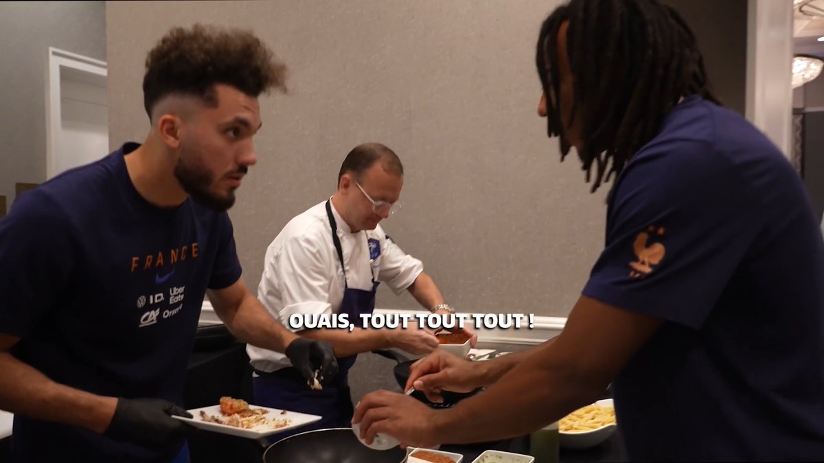 Quand Rayan Cherki prend soin de ses coéquipiers !👨‍🍳😄