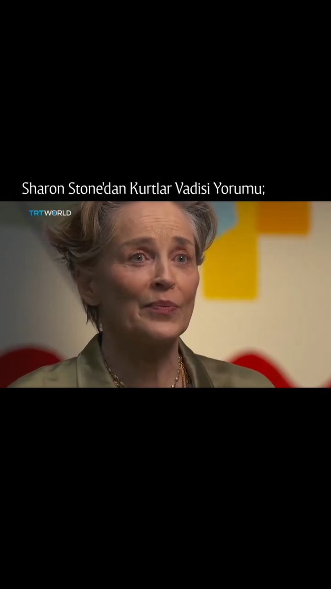 Sharon Stone, Kurtlar Vadisi hakkında konuştu “Andy Garcia ve bana gerçekten de güzel para teklif etmişlerdi. Sete gittiğimizde bizimle kimse İngilizce konuşmuyordu. Onlar bizimle Türkçe konuşuyordu, biz de İngilizce cevap veriyorduk. Set, gördüğüm en şaşalı setlerden biriydi.”
