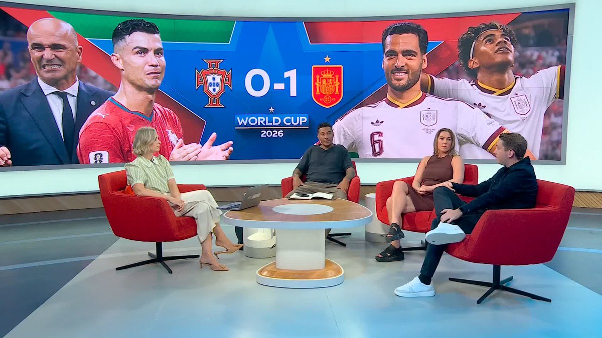 🗣️ "Argentina are allowed to carry a player off the ball Portugal can't?" Jay Bothroyd and David Reed discuss the difference between Cristiano Ronaldo and Lionel Messi's roles at the World Cup.