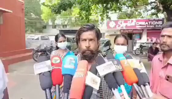 15 வயது பெண்ணை கர்ப்பமாக்கி கருக்கலைப்பு செய்தது தவெகவை சேர்ந்தவன் என்றும், காவல்துறை உரிய நடவடிக்கை எடுக்கவில்லை என்றும் தகவல்.
