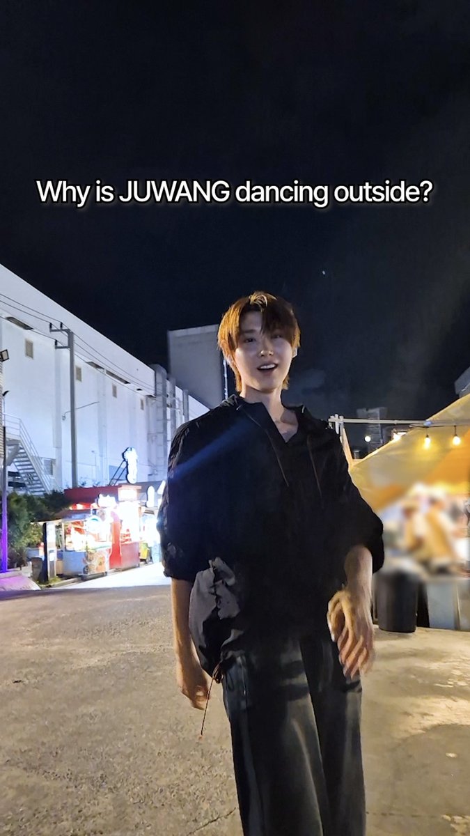 Why is JUWANG dancing outside? #KickFlip #킥플립 #별봤다 #별안간_게임을_해봤다