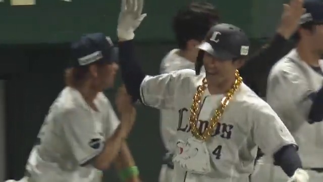 #石井一成 選手のホームランで3点を追加! 沖縄の夜空に大きな一発を打ち上げます! #seibulions #打破 #圧倒的至近距離 #沖縄開催