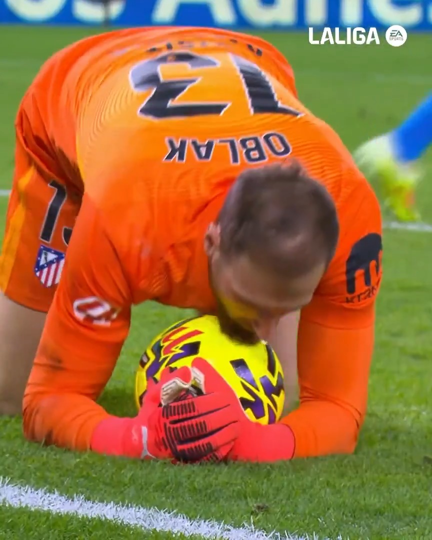 El muro del Atlético de Madrid. ⛔ Jan Oblak | LALIGAHighlights
