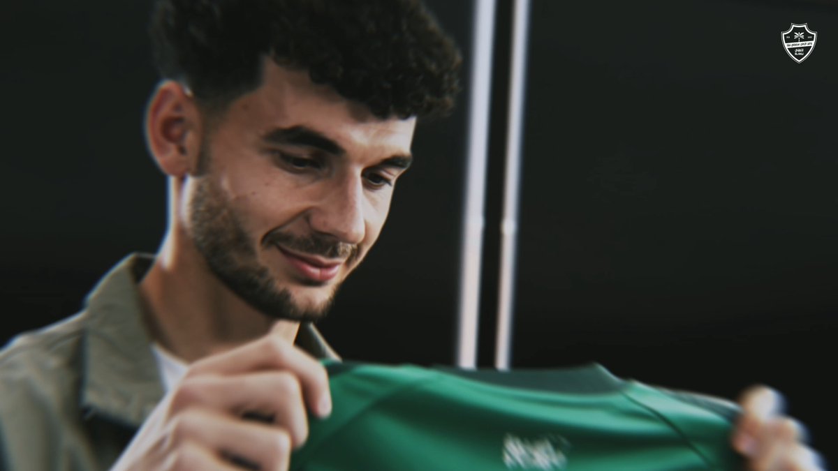 We don’t just sign contracts here.. we build the future 💚 #AlAhli