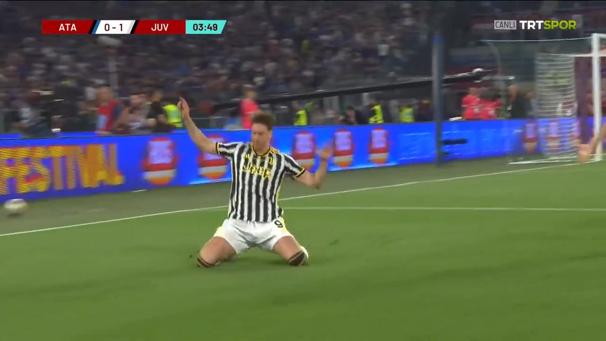 🚨 | “Dusan Vlahovic, Beşiktaş’a, ‘10 Ağustos'a kadar beni bekleyin. Beşiktaş formasını giymek istiyorum ve İstanbul'a geleceğim.’ dedi.” (Efecan Öztaş)