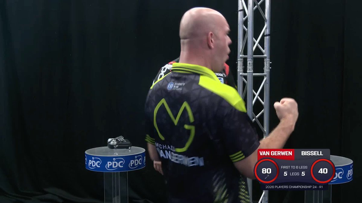 MVG WINS A THRILLER! 🟢 Michael van Gerwen denies Tom Bissell in a scintillating opening match on stream one, winning through a dramatic last-leg decider! Bissell struck SEVEN 180s and averaged 104.32, but lost! 😳 📺 #PC24