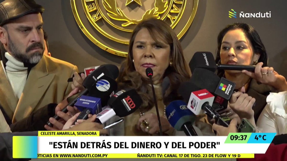 ⚽️🗣️ "Infantino le da órdenes a Alejandro Domínguez": Celeste Amarilla apunta contra la cúpula de la FIFA 👉 Tras la polémica con Kylian Mbappé, la senadora Celeste Amarilla arremetió contra el presidente de la FIFA, Gianni Infantino, a quien calificó como el verdadero orquestador de las presiones políticas. 🗣️ "Santi Peña cayó en la trampa; el que le llama a Macron para que le pida que me calle es Infantino. Macron es otro secretario de la FIFA", disparó la legisladora durante su conferencia de prensa. 📢 La parlamentaria cuestionó la pasividad del Gobierno y las autoridades deportivas ante los supuestos maltratos que reciben los futbolistas paraguayos. "¿Quién le defendió a los paraguayos? Nadie. ¿Por qué Peña no salió a defenderles? Están callados por la plata". 📌 Finalmente, la senadora reafirmó su postura frente a las críticas recibidas: "Yo voy a defender a cualquier paraguayo cuando me dé la gana y con los términos que me dé la gana". 🔴 Miranos en vivo por YouTube 👇 #Ñanduti #FranjaRoja