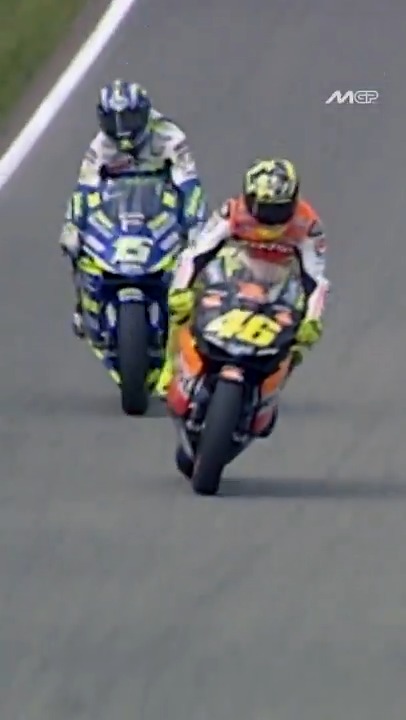 Back when Gibernau edged out Rossi by a whisker 🤯🤏 #GermanGP 🇩🇪