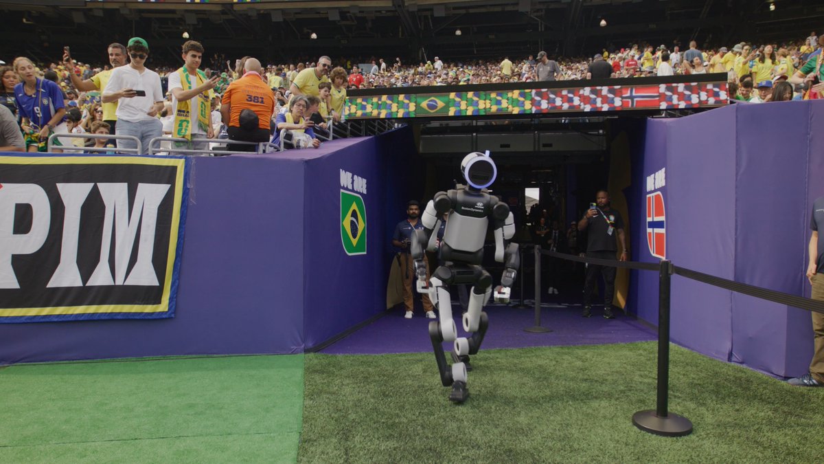 Did you see Atlas step into the spotlight at the FIFA World Cup 2026™? Atlas arrived pitchside at NYNJ Stadium in front of 80,000 people gathered to see Brazil vs Norway. After performing some of the sport’s most memorable player celebrations, Atlas helped kick-off the second half by delivering the match ball!
