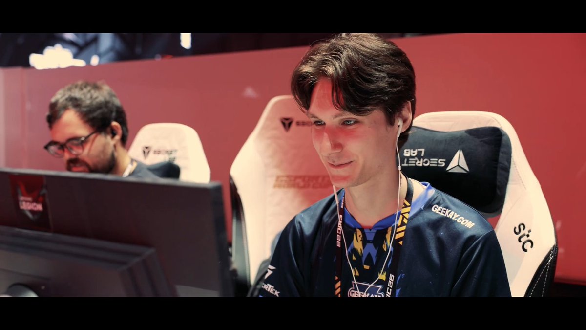 Geekay Apex Legends is looking for a deep run at EWC in Paris 🙌 Keon knoqd GK Dropped
