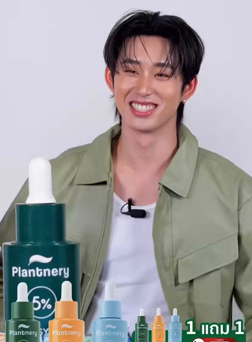 He’s so sassy 😭😭 Prompt: Beautiful person 💭: is p’admin, Uh, is he handsome? 🦈: no 😏 💭: what about phi beside you? 🦈: cute 💭: 😳😳 am i the only cute one? 🦈: only one 😭😭 💭: what about your partner 🦈: he’s a singer RADIANT SKIN WITH EST #77shopeeเอสเสิร์ฟโปรผิวเด็ดสวยยกเซ็ต #plantneryxest #est_rvp