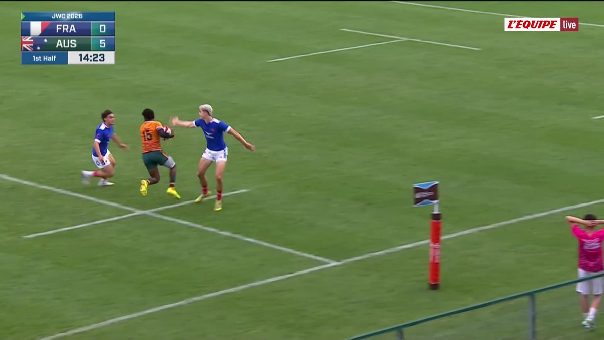L'énorme numéro de Treyvon Pritchard dans la défense des Bleuets ! Le direct sur L'Équipe live > #lequipeRUGBY