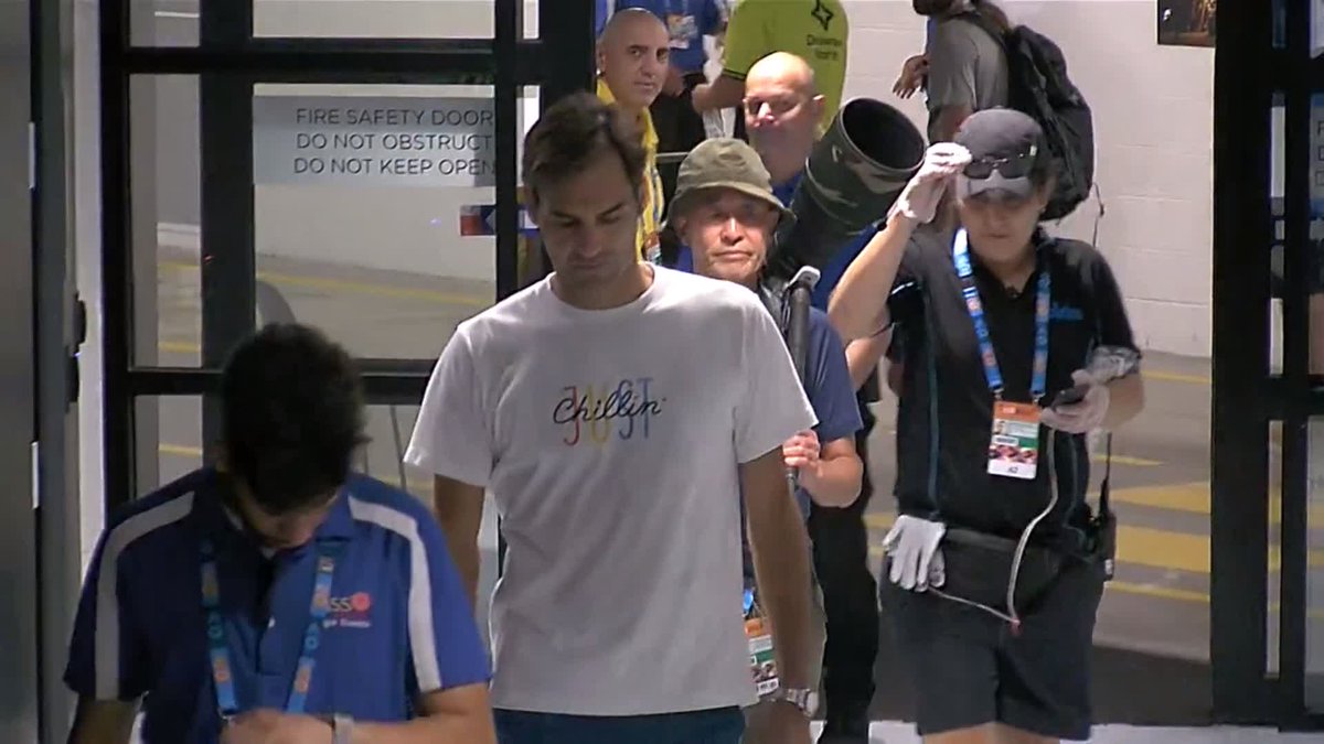 This video from a few years ago reminds me of how much of a gentleman Roger Federer is on and off the tennis court - he demonstrated impeccable manners, and patience, when he was stopped by a security guard for not having his access badge